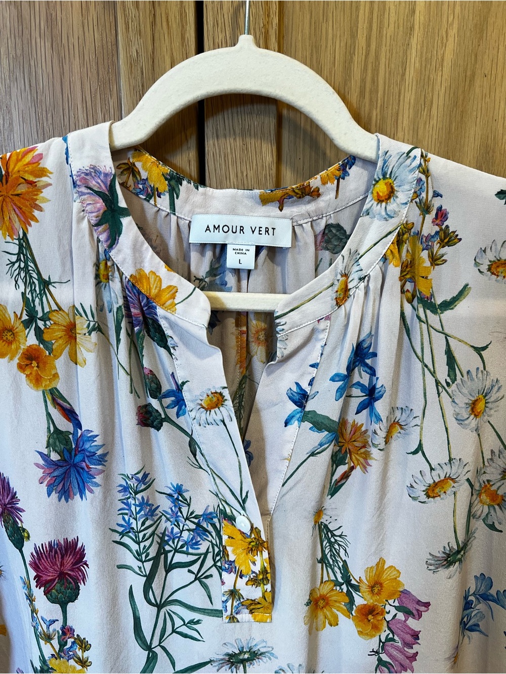 Amour Vert Renata Washable Silk Short Sleeve Blouse Wildflower Floral - Picture 3 of 5